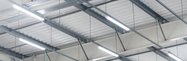 Wat is doorvoerbedrading (throughwiring) en hoe installeer je het?